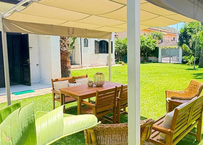 Il Giardino Del Mare 200 Mt A Piedi Dalla Nyaraló Fiumefreddo Bruzio